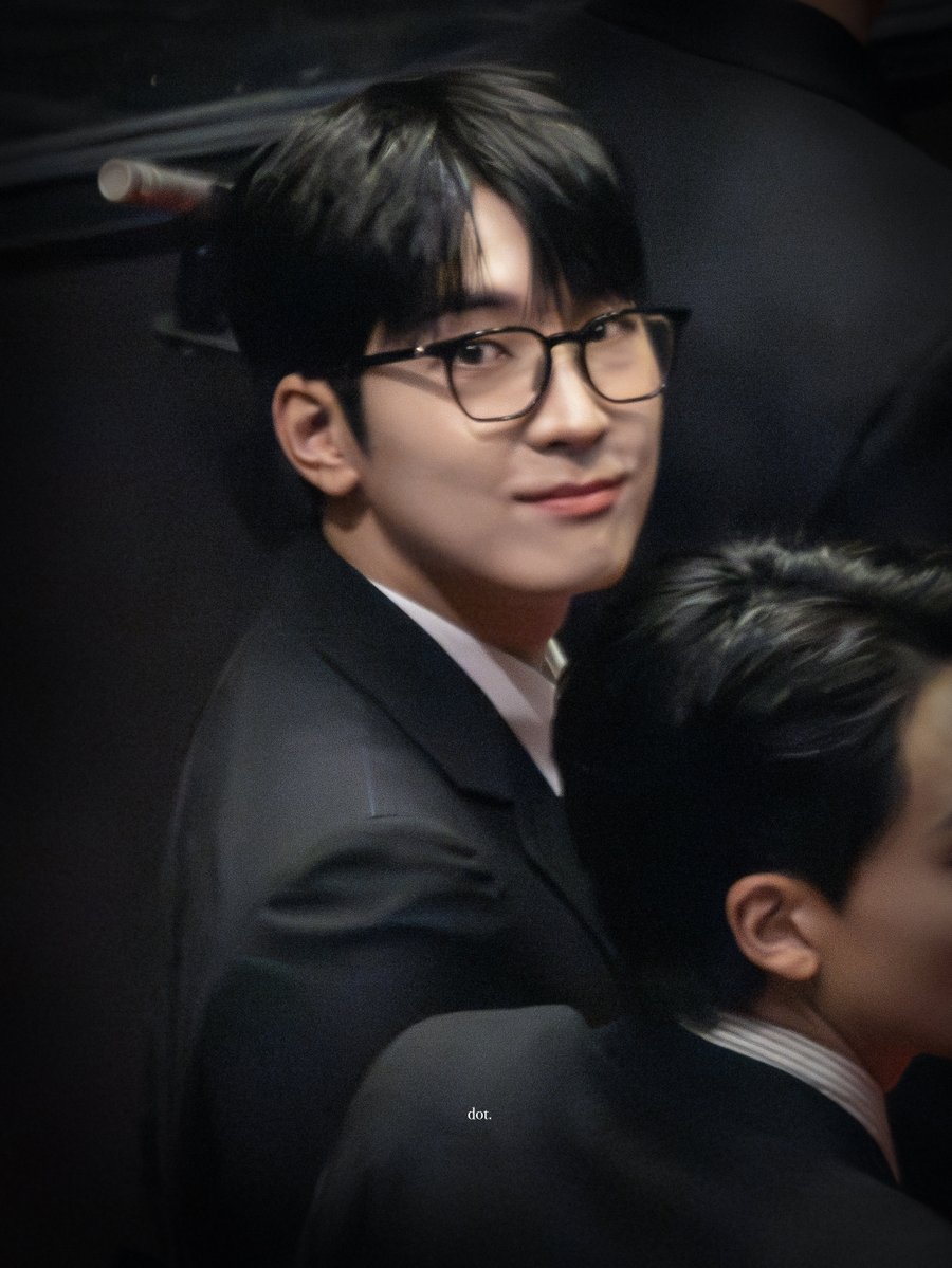 251023  #원우
-
오랜만이야