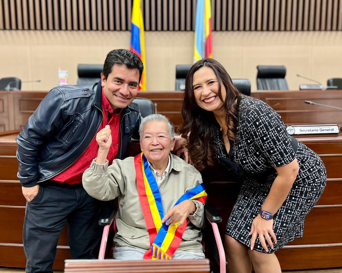 ElicaMilena's tweet photo. 📜 Una vida que honra la historia de #Ubaque y #Cundinamarca.
Desde la Asamblea Departamental condecoramos a Benedicta Matías Ortiz con la Orden al Mérito Policarpa Salavarrieta – Grado Oro, por su legado como concejal, campesina, escritora y lideresa social. https://t.co/ovKAypIGxy