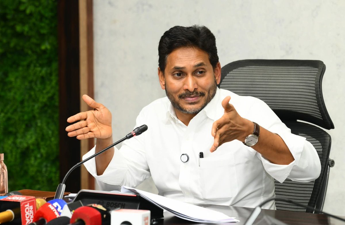 vpragnya's tweet photo. AP politics fire: Fmr CM @ysjagan slammed MLA #Balakrishna's remarks on Megastar #Chiranjeevi in the Assembly, alleging Balakrishna was "under the influence of alcohol." #Jagan called the speech "meaningless" &amp; questioned the Speaker's judgment. #APPolitics   @KChiruTweets https://t.co/9O18SLjFRL