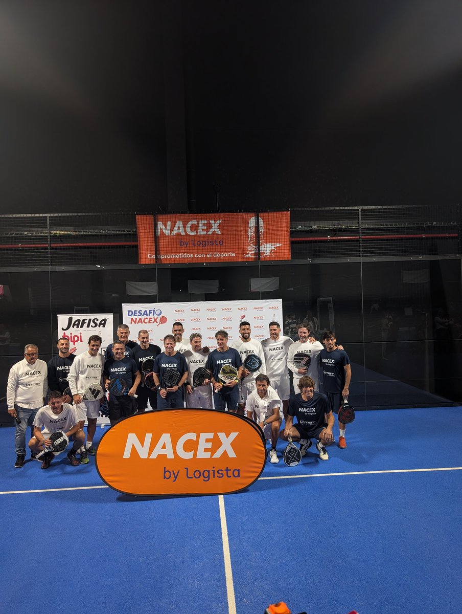 Corresponsables's tweet image. 📸 ¡Así comenzó el evento de NACEX 

🌟Las leyendas del Madrid y el Barça están listas para disputar un torneo de pádel de alto nivel. 

Un emocionante enfrentamiento que marca la introducción a un evento cargado de aprendizaje, innovación y, por supuesto, ¡deporte! 🔥

 #NACEX