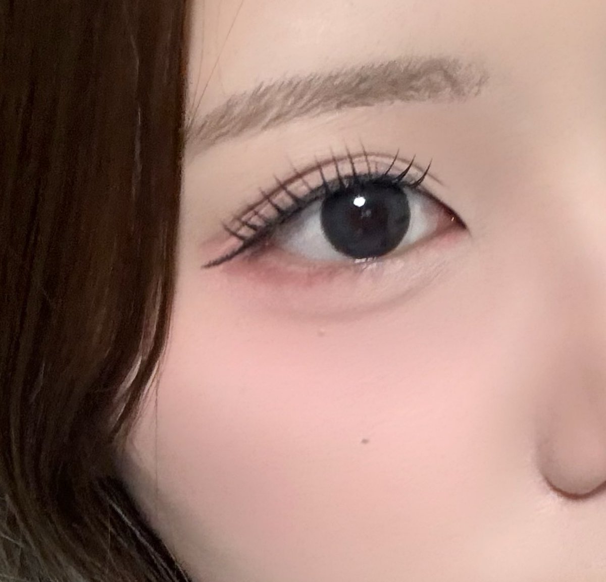 새로 산 어바웃톤 블러셔로 
                   섀도우와 블러셔 한 번에 끝내기 —̳͟͞͞♡