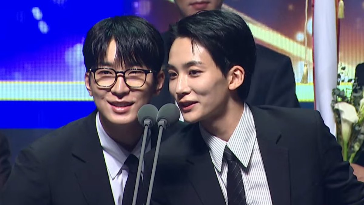 wonubliss's tweet image. jeonghan and wonwoo 😭😭😭
congratulations, seventeen!