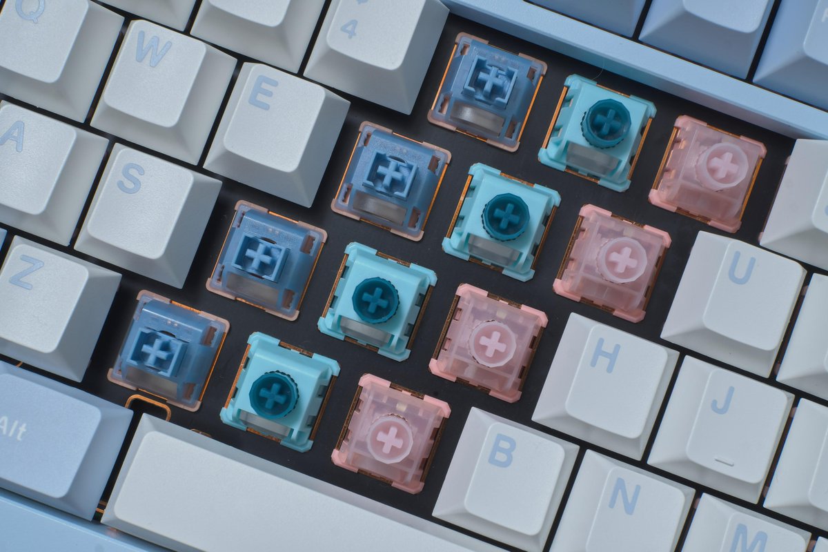 Chilkeykeeb's tweet image. ND104 Full Alu Keyboard // Launching on Kickstarter!

✨ Interactive Calculator Screen
🎛️ Removable Silicone Tray
💡 RGB Light Bars

Get the premium, full-size experience you&apos;ve been waiting for.

🔗 reurl.cc/axoD0Z

📷 @lightningkeyboards

#chilkey #ND104 #keyboard…