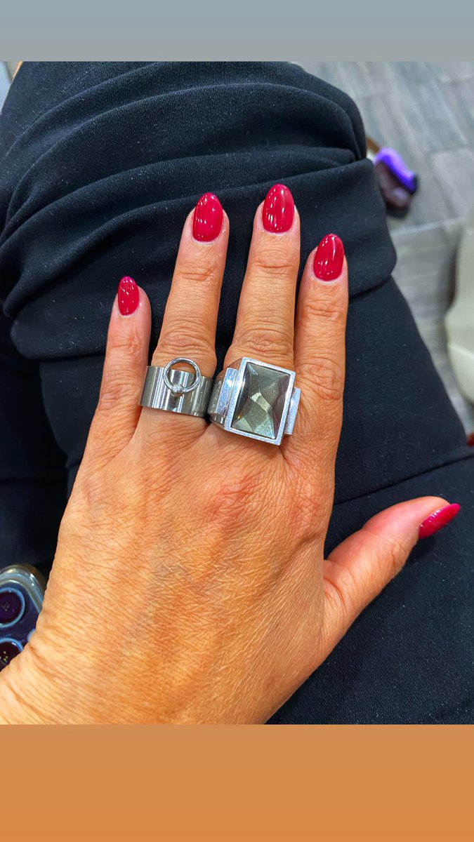 New Nails!
Und du kleine Zahlh*re übernimmst - sofort - 
Für mehr taugst du eh nicht 😈

#newnails #hände #hands 

Hände Handfetisch Finger Nägel