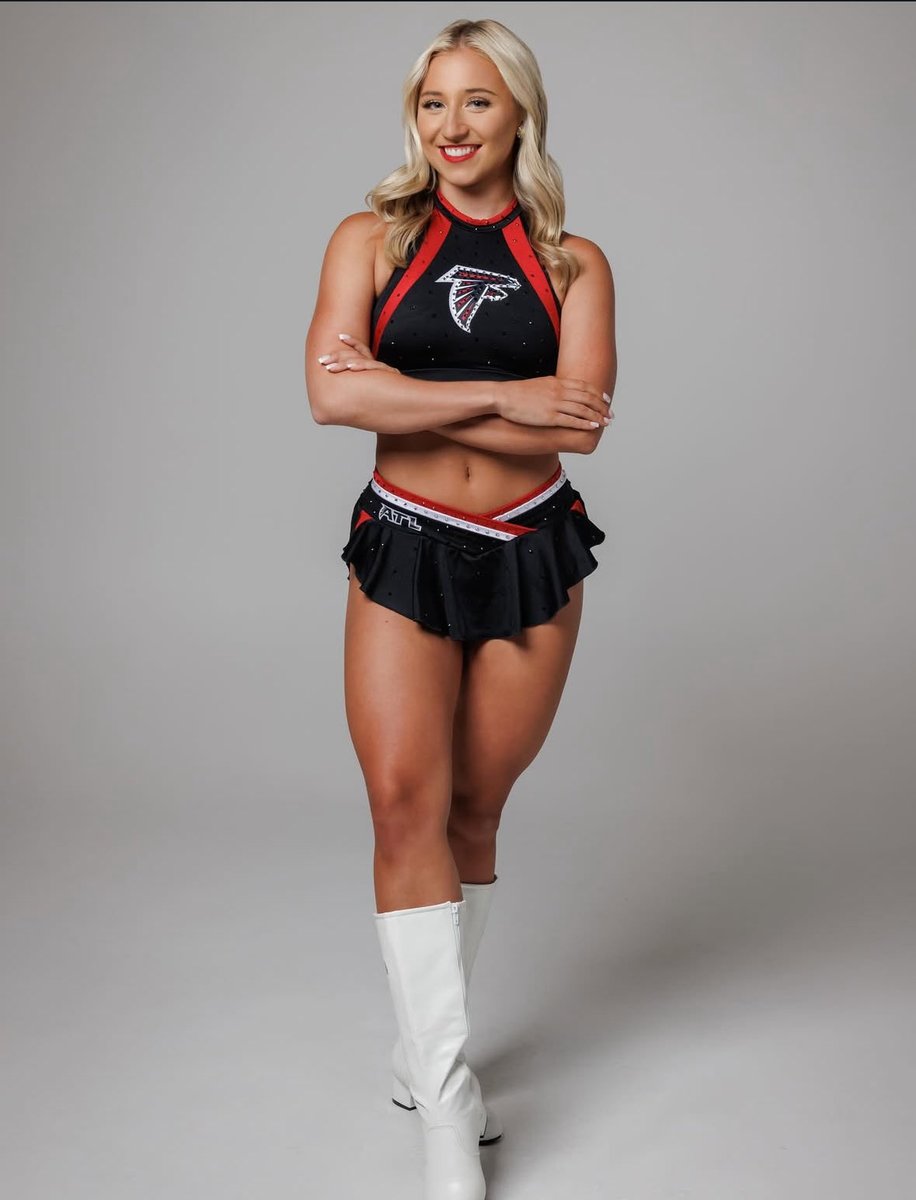 world_athelete's tweet image. Kaitlyn Krause - Atlanta Falcons Cheer