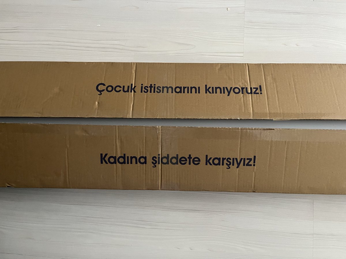 annem dolap almis kargosu geldi kutunun uzerinde yazana bakin 😭