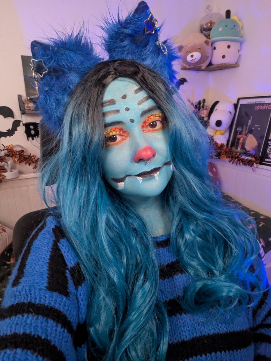 Lilli_mushnip's tweet image. Your fave kpop demon hunter character is looping killers and sealing the honmoon in the fog 🐱 live now on the purple app!