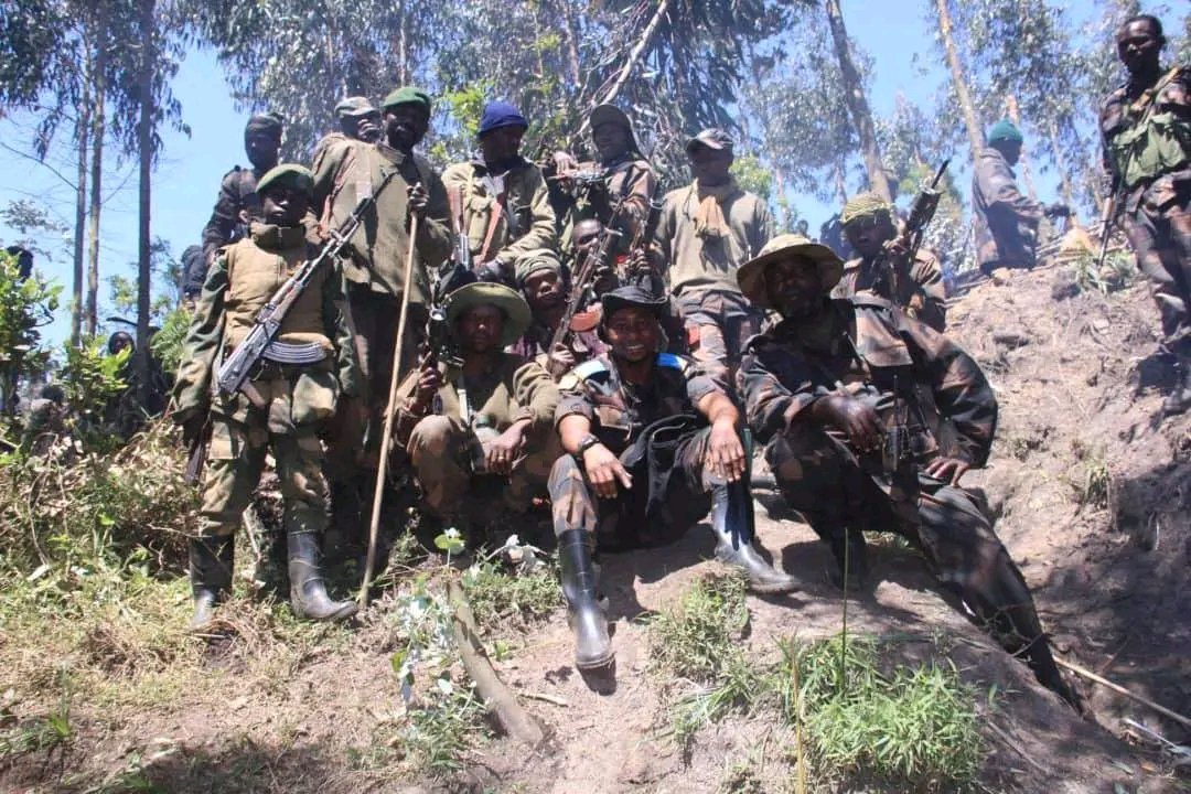 MbikayiCl48498's tweet photo. 🚨
Où sont les acolytes du M23 ? Dans mes commentaires, vous avez pu ressentir les frappes de Wazalendo et des FARDC. Plus de 260 criminelles du M23 ont été capturés, d'autres sont morts. Wazalendo continue de frapper de manière professionnelle, tandis que le M23 perd en vitesse. https://t.co/ErhTaOlaBE