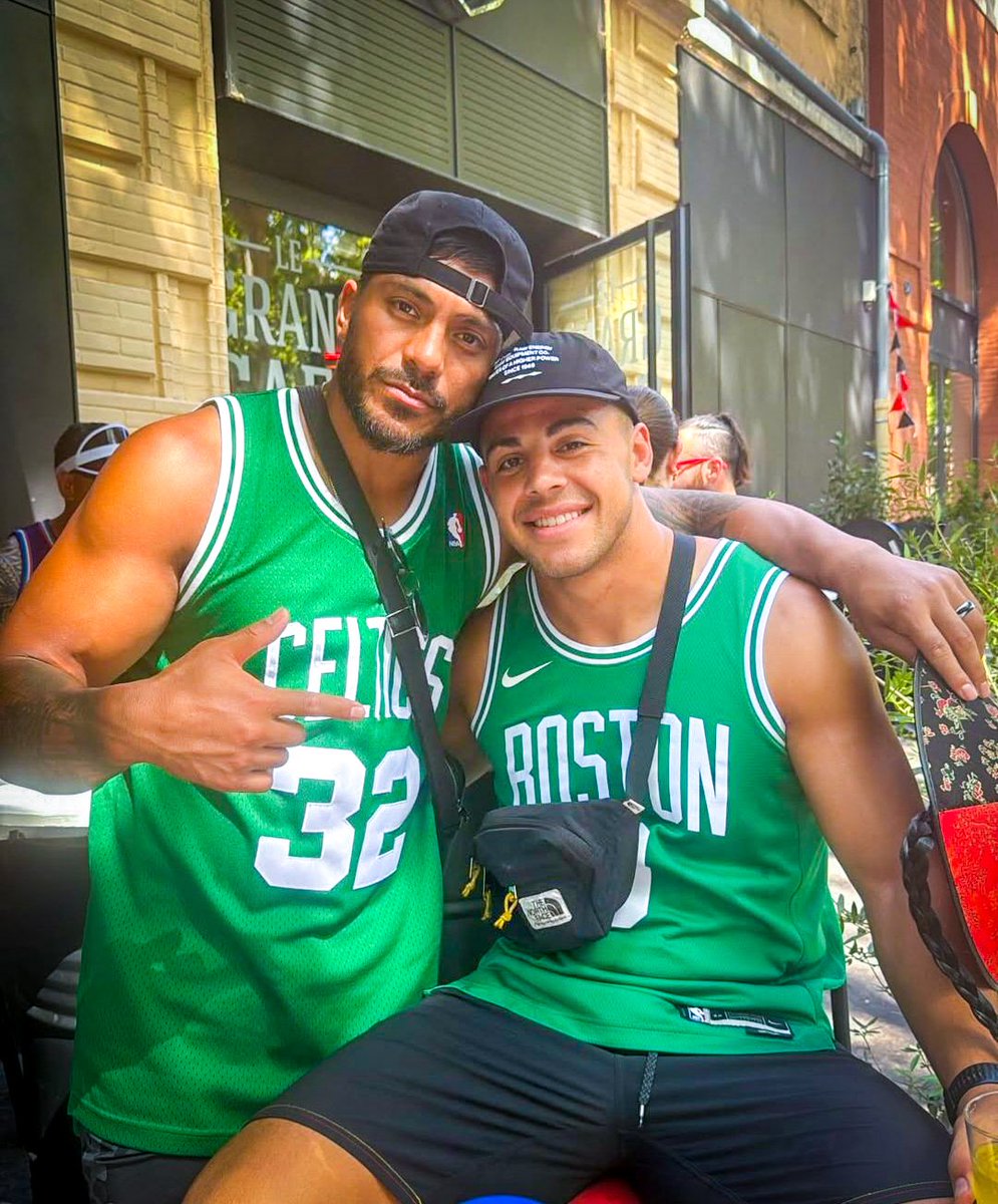 Cette paire de centre n’a jamais perdu une seule finale en étant associé 🇳🇿 x 🇦🇷

3 finales. 
3 victoires.

Brotherhood 🫂