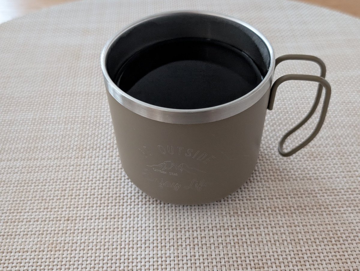 コーヒーブレイク☕️
先日、義母のお友達からコーヒー豆の注文依頼を受けてアウベルクラフトの手廻し焙煎機を使ってグァテマラ豆とホンジュラス豆を焙煎しました。数日寝かせた後に飲んでみました。少し浅煎り気味になり味はどうかな～と思ったけど…スッキリ爽やかな後味なので喜んでもらえるいいな☺️