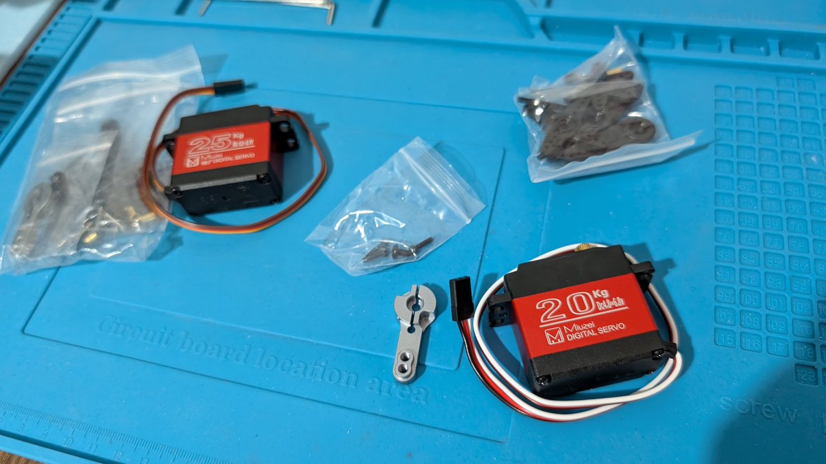 MikVahagn's tweet image. Delivered new bigger servo motors

#Robotics #AIrobot #RaspberryPi #3DPrinting