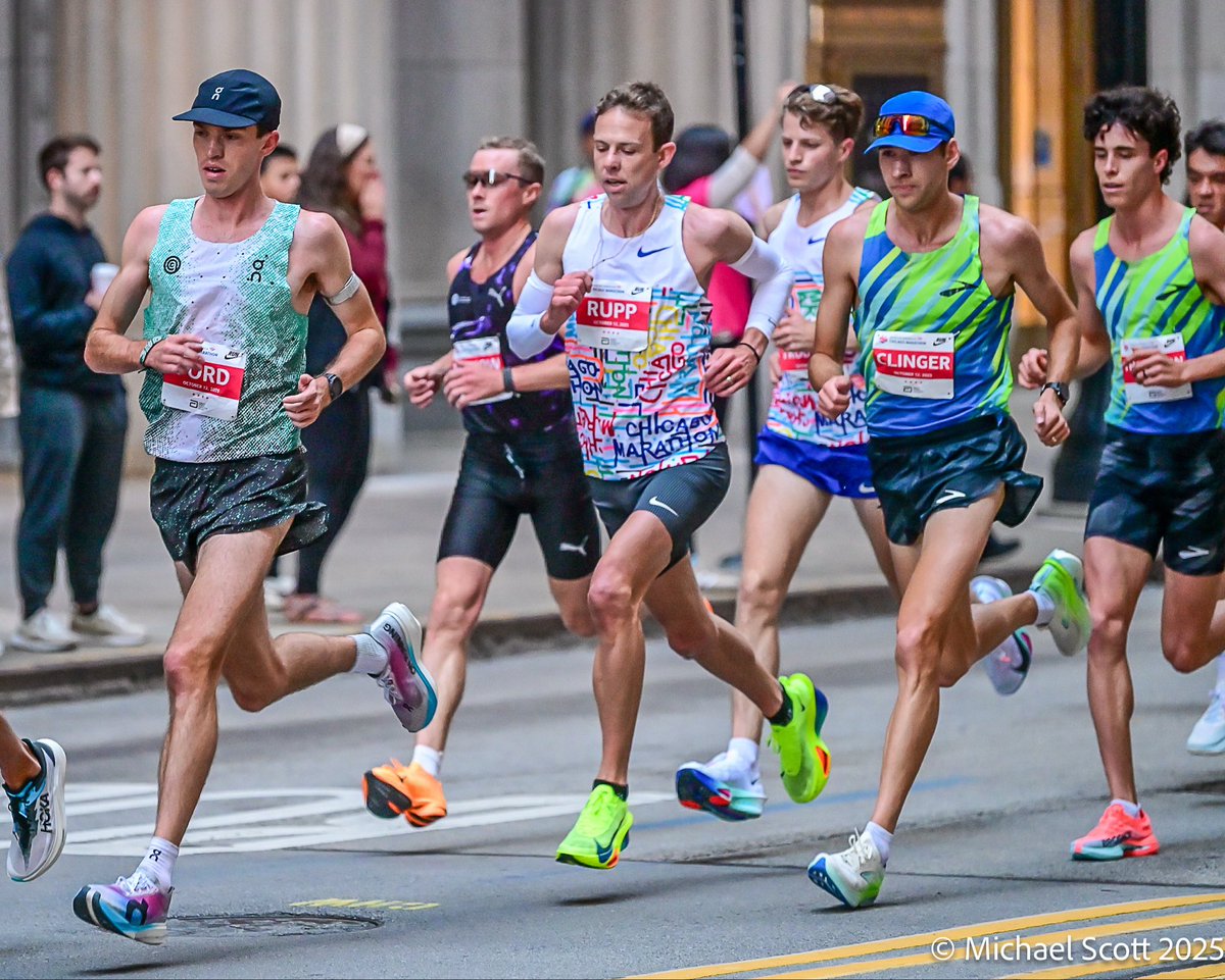 urimiscott's tweet photo. Ryan Ford, Galen Rupp, Aidan Troutner, Casey Clinger, Creed Thompson race together with other top US runners during the first 5K of the @ChiMarathon .
#ChicagoMarathon #ChiMarathon #USA #USATF https://t.co/U3k6nqkG1G