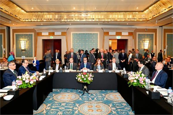 وزير الإسكان يطلق وثيقة الاستراتيجية الوطنية للعمران الأخضر والمستدام 