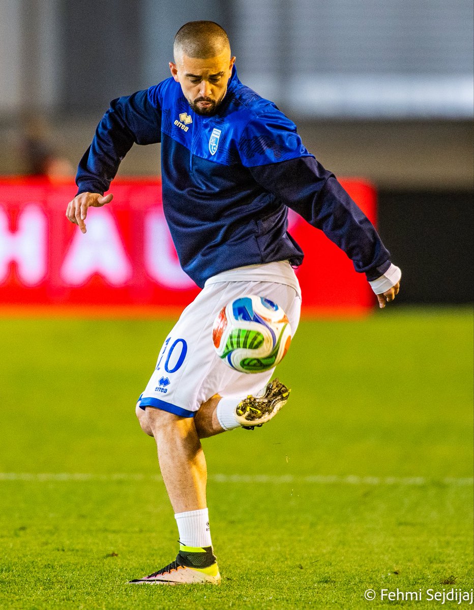 feho_2's tweet photo. Zhegrova ende pa minuta te #Juventus.
Tudor po e menaxhon me kujdes fazën e adaptimit, mes konkurrencës me Chiesën, Yildiz e Weah.
Minutat pritet të vijnë së shpejti. ⚪⚫ #Zhegrova #SerieA https://t.co/zwp589nhRS