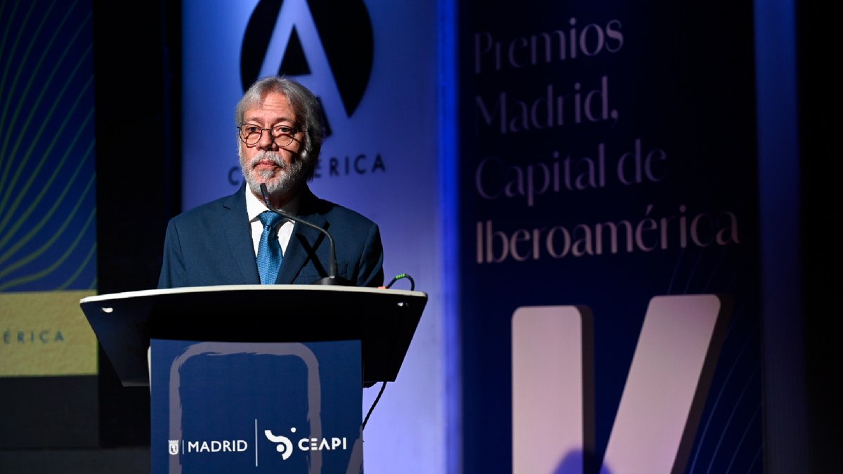 Corresponsables's tweet image. Luis Amodio, Presidente de #OHLA, ha sido galardonado en la categoría de ‘Iniciativa Empresarial’ en los Premios Madrid, Capital de Iberoamérica. 🏆🌍 ¡Felicidades! 🎉 

Lee más: miniurl.cl/ohcne5

#Premios #IniciativaEmpresarial #OHLA #Iberoamérica #Madrid