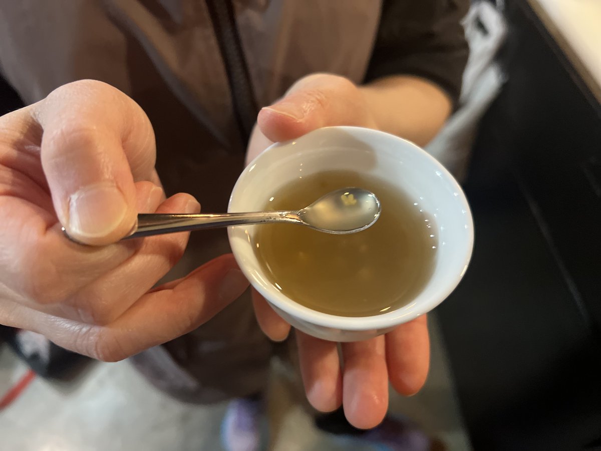 “먹어도 게임오버가 안 된다니깐요”
연근분 대신 갈분으로 점도를 내고, 롱간으로 단 맛을, 증류한 목서 향기와 계화차로 향기를 낸 다음 계화매실주를 써서 약간 도수를 더합니다. 
계화탕입니다.