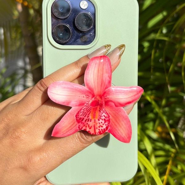 SmartFindsTech's tweet image. Bloom meets byte! Nature &amp;amp; tech collide. Is this the future of mobile?  #tech #future #innovation