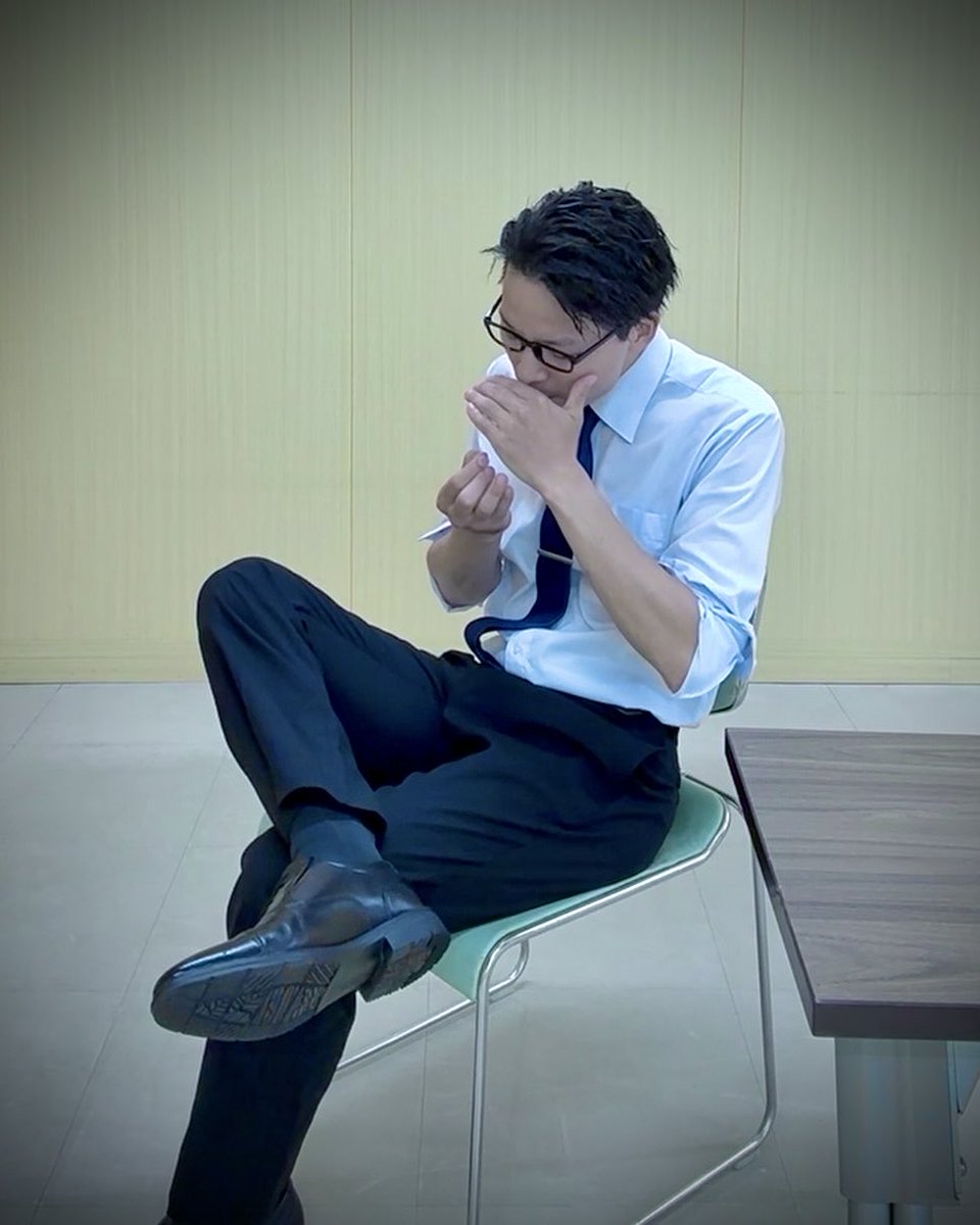 今日は『じゃがりこの日』

じゃがりこを吸っ……食べてます。

いえ、🚬じゃないです。

#ジェスチャードローイング
#gesturedrawing
