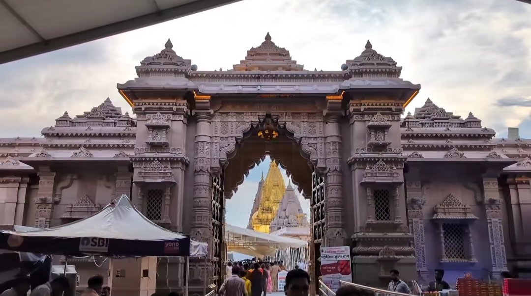 gemsofbabus_'s tweet image. The entire city of Kashi thrives because of the tourism industry created by this corridor.
The Kashi Vishwanath Corridor has boosted Uttar Pradesh’s economy by ₹1.25 lakh crore in less than 4 years.
So yes, this beautification has created jobs in Kashi.