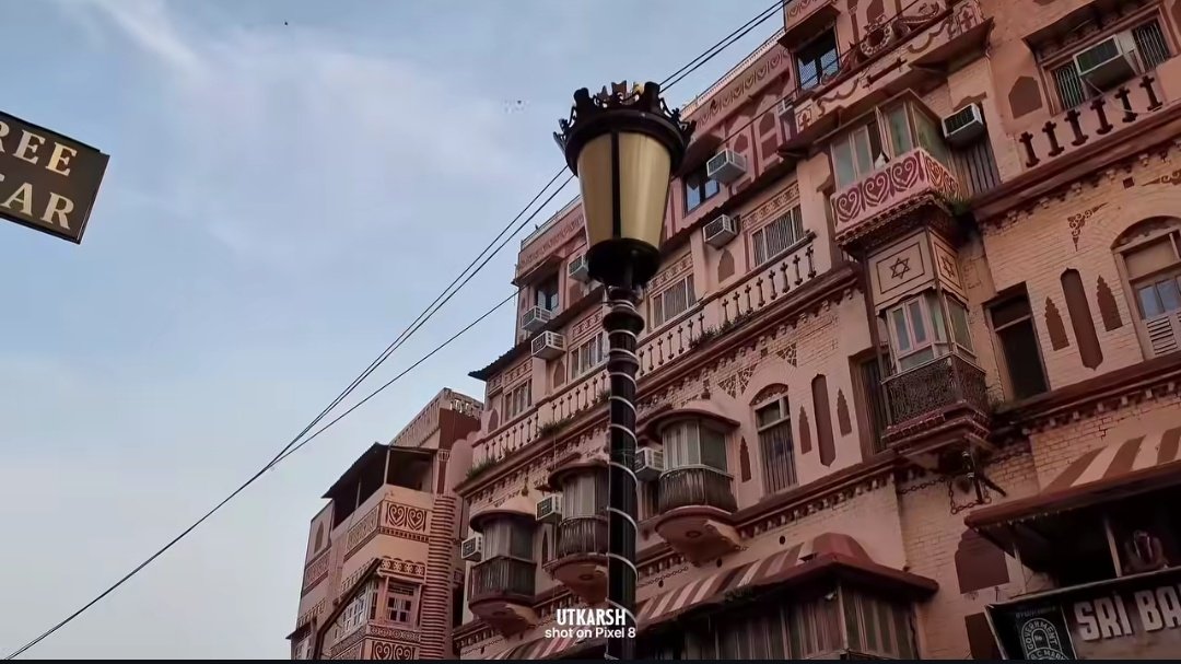 gemsofbabus_'s tweet image. The entire city of Kashi thrives because of the tourism industry created by this corridor.
The Kashi Vishwanath Corridor has boosted Uttar Pradesh’s economy by ₹1.25 lakh crore in less than 4 years.
So yes, this beautification has created jobs in Kashi.