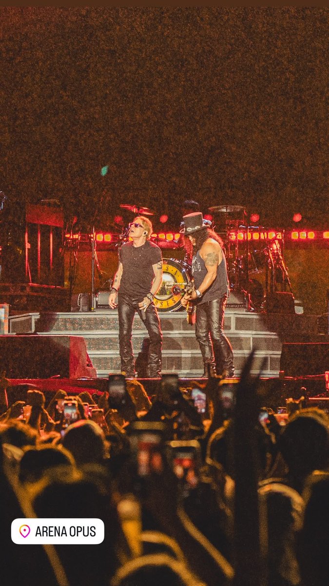 SlashArmyAUT's tweet photo. @Slash N’ @axlrose moments from the Florianopolis @gunsnroses show😎😁🤘✌️🎸🎩
Photos: GN’R (1-2) @deljamesgang (3-4)
#gunsnroses #slash #axlrose #deljames #Florianopolis #Brasil https://t.co/dlkfAt69Ta