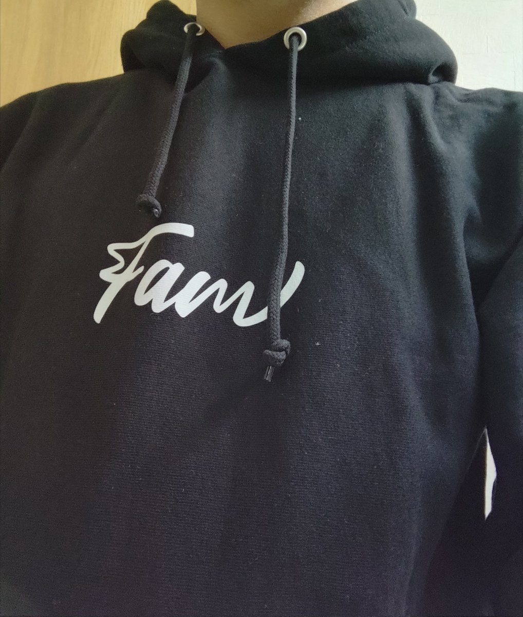 夜の買い出しと散歩行ってきます
やっとfamdmsdのパーカーを着れる季節が来たぜい✌
これ裏起毛仕様であったかい👕生地もゴツいのでパーカーならではのタボっとした着こなしもイイ感じです

<a href="/famdmsd/">famdmsd</a>