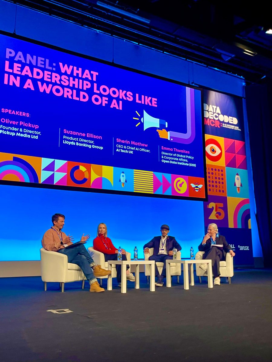 CGROManchester's tweet image. Recently, the consul general of Romania in #Manchester, Mrs. #NicoletaTeodorovici, took part in the Data Decoded MCR event which focuses on ways through which cutting-edge technology meets real world applications. Congrats to the org. team! @DataDecoded_HQ