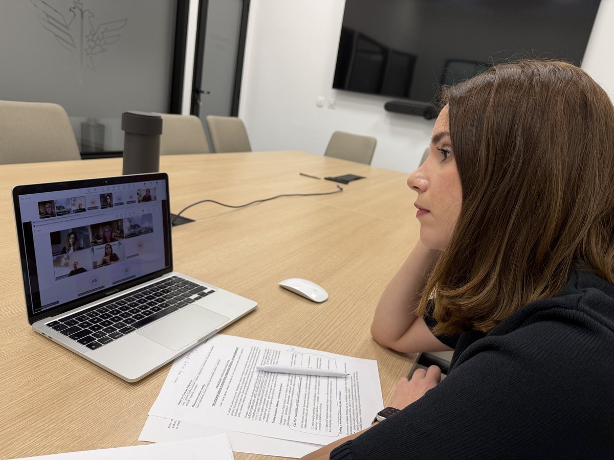 Komitet za digitalnu transformaciju održao je sastanak posvećen razmatranju modela uspostavljanja e-Arhive. Cilj je pružiti preporuke resornom ministarstvu za modernizaciju procesa čuvanja arhivske građe u elektronskom obliku i podržati digitalnu transformaciju u zemlji.