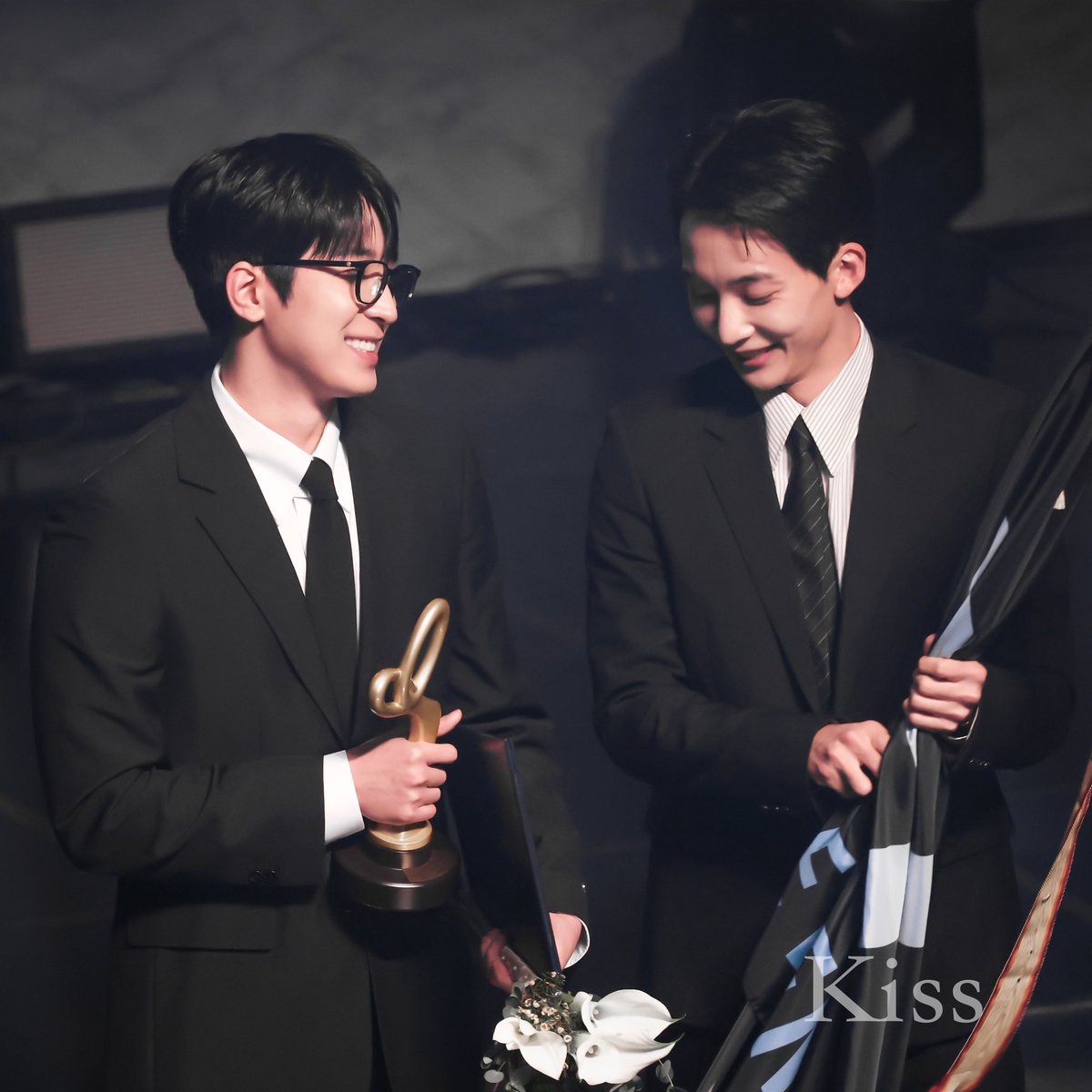 전윤 한결같아서 좋다..