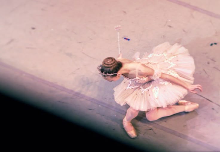 𝐀𝐫𝐭'𝐞𝐦𝐢𝐬 ☾ (@fromyourbook) on Twitter photo Pink ballerina Pink ballerina