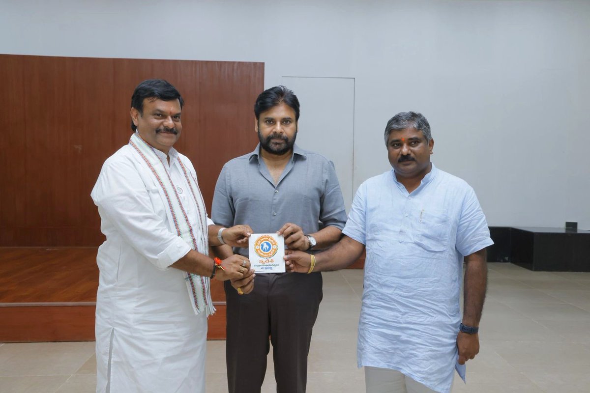 ఆత్మనిర్భర్ భారత్ అభియాన్ భాగంగా "ప్రతి ఇంటా స్వదేశీ - ఇంటింటా స్వదేశీ" డోర్ స్టిక్కర్ ను విడుదల చేసిన <a href="/JanaSenaParty/">JanaSena Party</a> అధినేత , రాష్ట్ర  ఉపముఖ్యమంత్రి శ్రీ <a href="/PawanKalyan/">Pawan Kalyan</a> గారు.
