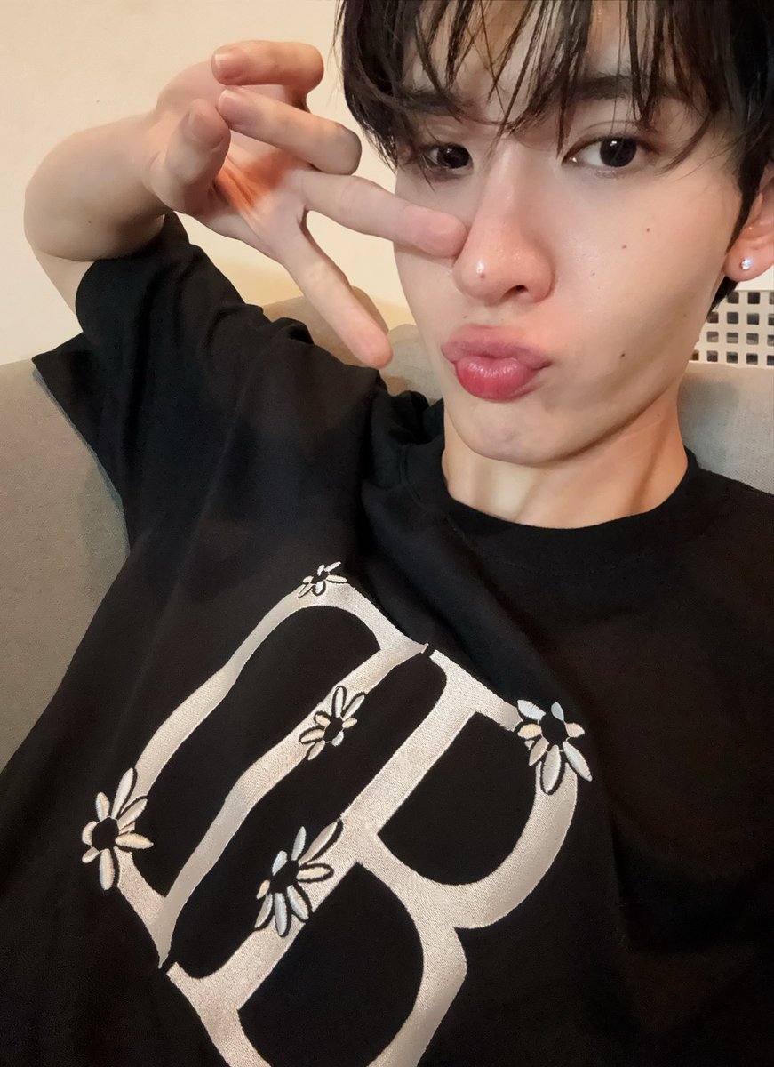 Jamessu_w's tweet image. วันนี้อย่าลืมมากด BLACK BLOOM COLLECTION เวลา 18:00. (GMT+7)
นะครับ ไหนใครมารอแล้วบ้างง ✋🏻
linktr.ee/BLACKDAISY.BD?…
#blackdaisybd