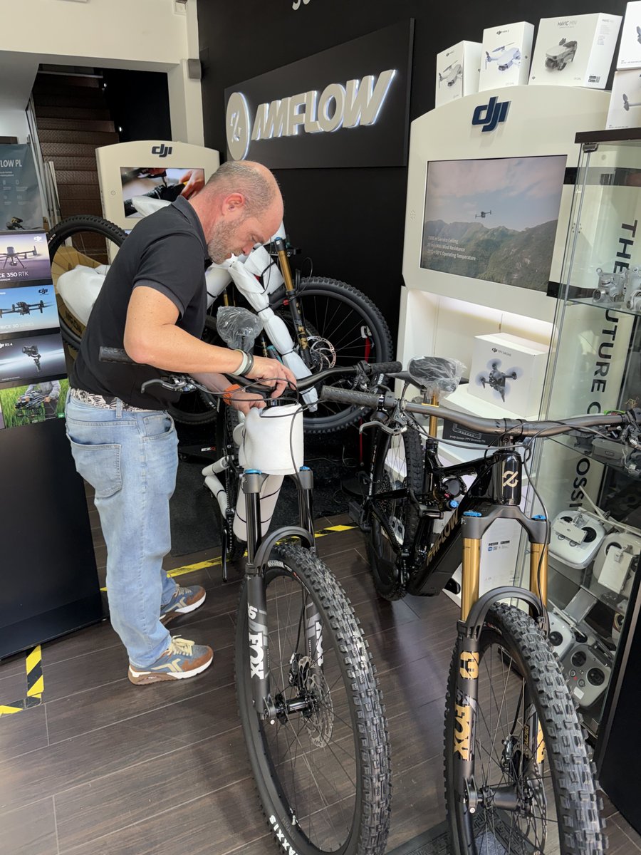 stockrc's tweet image. ¡Hoy entregamos 3 e-bikes Amflow PL Carbon Pro! 🚵
Unidades disponibles en DJI Madrid Las Rozas ¡Reserva la tuya ya!
👉 shorturl.at/P8dgS 👈
#djimadrid #djimadridlasrozas #stockrc
