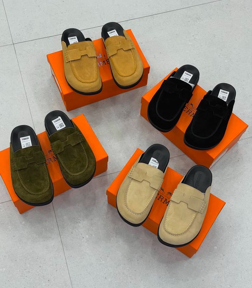 X_gee9's tweet image. 𝐎𝐑𝐈𝐆𝐈𝐍𝐀𝐋𝐋𝐘  𝐍𝐄𝐖 𝐒𝐀𝐍𝐃𝐀𝐋𝐒  ☑️🔥

𝐒𝐈𝐙E : 39,40,𝟒𝟏,𝟒𝟐,𝟒𝟑,𝟒𝟒,𝟒𝟓,✅

𝐁𝐑𝐀𝐍𝐃:HERMES🔥☑️

𝐏𝐑𝐈𝐂𝐄 : 75,000/=Jumla☑️

*NB* : QUALITY 1st🔥🪡