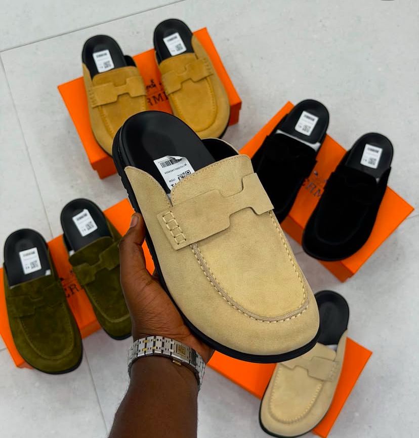 X_gee9's tweet image. 𝐎𝐑𝐈𝐆𝐈𝐍𝐀𝐋𝐋𝐘  𝐍𝐄𝐖 𝐒𝐀𝐍𝐃𝐀𝐋𝐒  ☑️🔥

𝐒𝐈𝐙E : 39,40,𝟒𝟏,𝟒𝟐,𝟒𝟑,𝟒𝟒,𝟒𝟓,✅

𝐁𝐑𝐀𝐍𝐃:HERMES🔥☑️

𝐏𝐑𝐈𝐂𝐄 : 75,000/=Jumla☑️

*NB* : QUALITY 1st🔥🪡