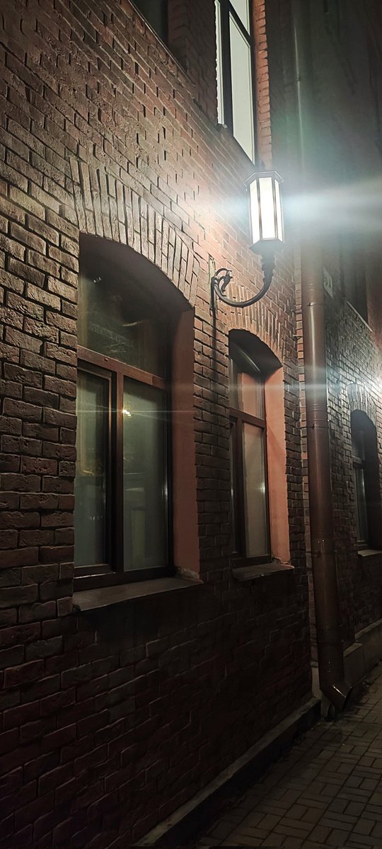 С четвергом нас)