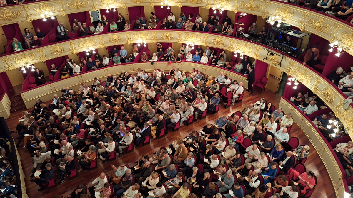 teatreprincipal's tweet photo. 🌟 Gran estrena de l'#opera #Tosca, amb les entrades #exhaurides per a les tres funcions!
Els #aplaudiments han omplert el Principal en la primera representació 🤗 No podia haver-hi millor manera de donar el sus a la nostra 40 Temporada d'Òpera.
🙏 #Gràcies a tothom per venir al teatre, i #felicitats a tot l'equip que ho ha fet possible!