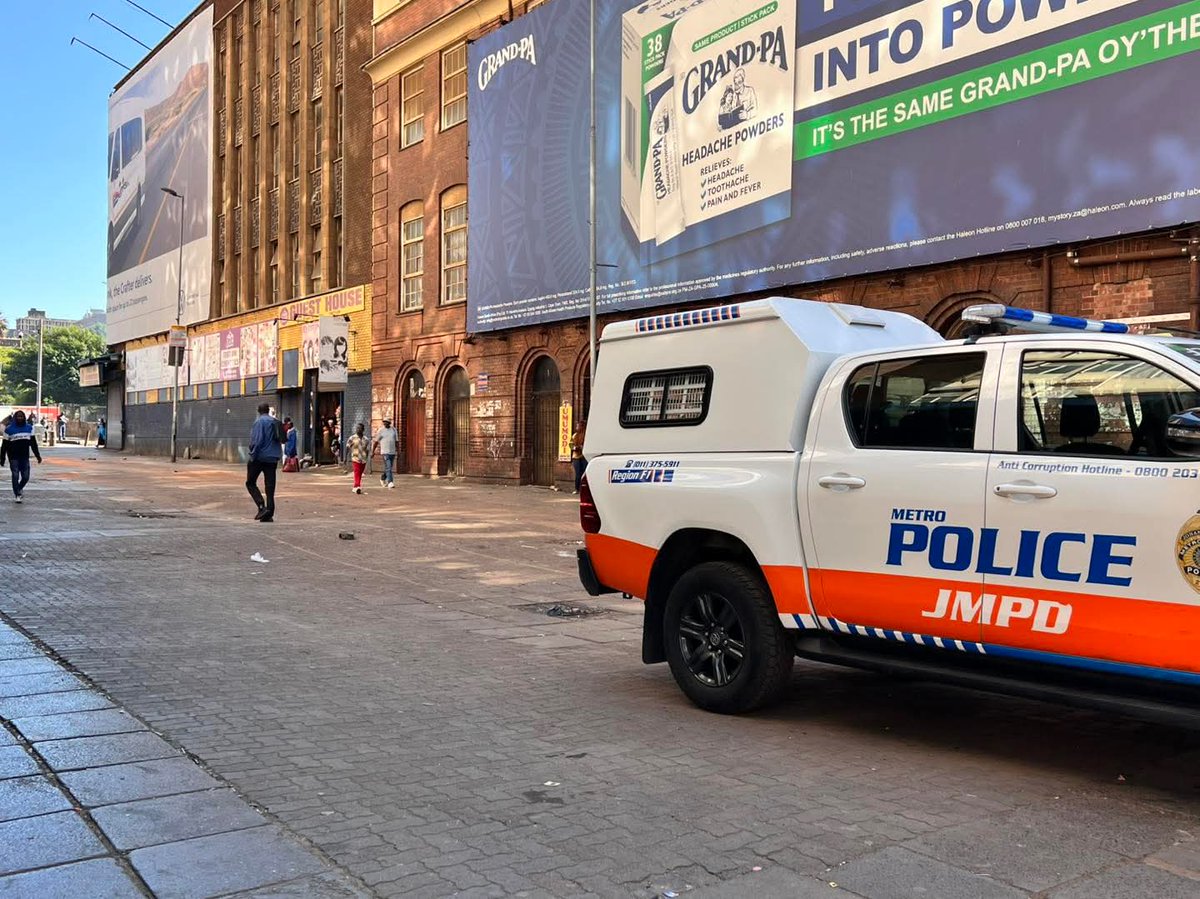 shaun_dlanjwa's tweet image. Thank you @EFFSouthAfrica for restoring Johannesburg CBD to its former glory. We give credit to Public Safety MMC Dr @MTshwaku. We invite all South Africans to come and invest in the Johannesburg CBD again. Joburg CBD is clean and safer to do business. Thank you EFF