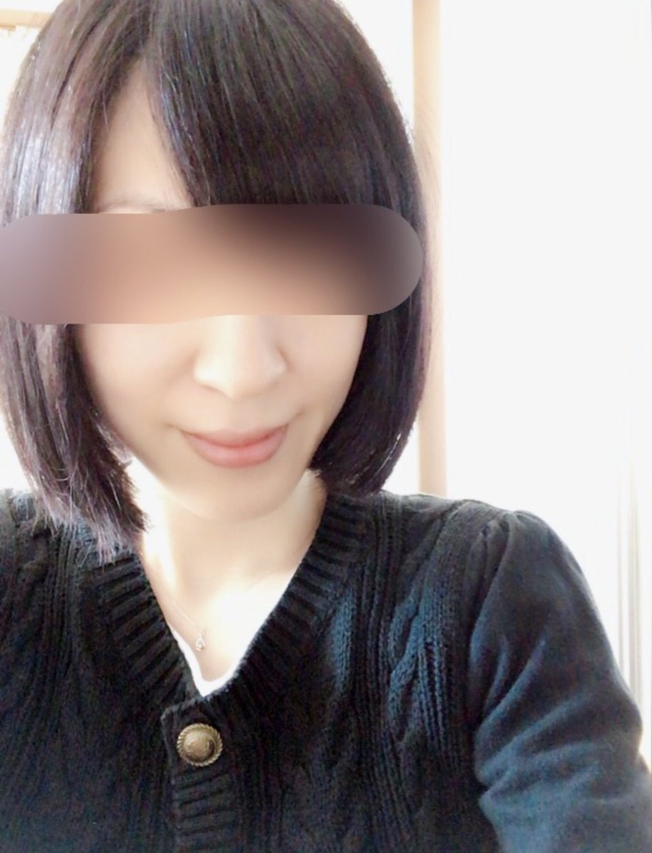 妻のエロ脚どうですか？笑
リポストとコメントしてくれた方にはもう少しサービスあるかも笑
罵倒も待ってます笑