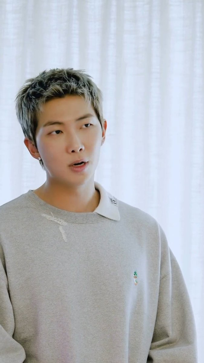 idk what hes selling but give me 10