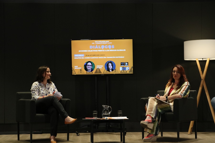 🌱🌏 <a href="/tinamonge/">cristina monge 🇪🇺</a> y Mar Reguant: La crisis climática ya no es una amenaza futura, sino una realidad presente que exige una respuesta de políticas medioambientales claramente definidas a través de <a href="/Ivie_news/">Ivie</a> 
▶️Escúchalas en el último #DiálogosLluchIvie 👉 ivie.es/es_ES/cristina…