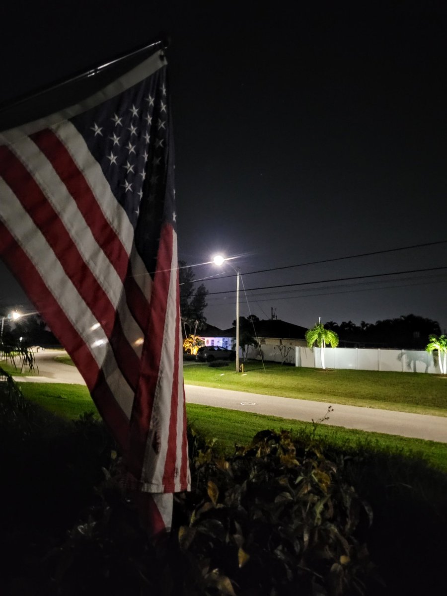 Good Thursday Morning all!  70F and calm in SW Florida at 0615