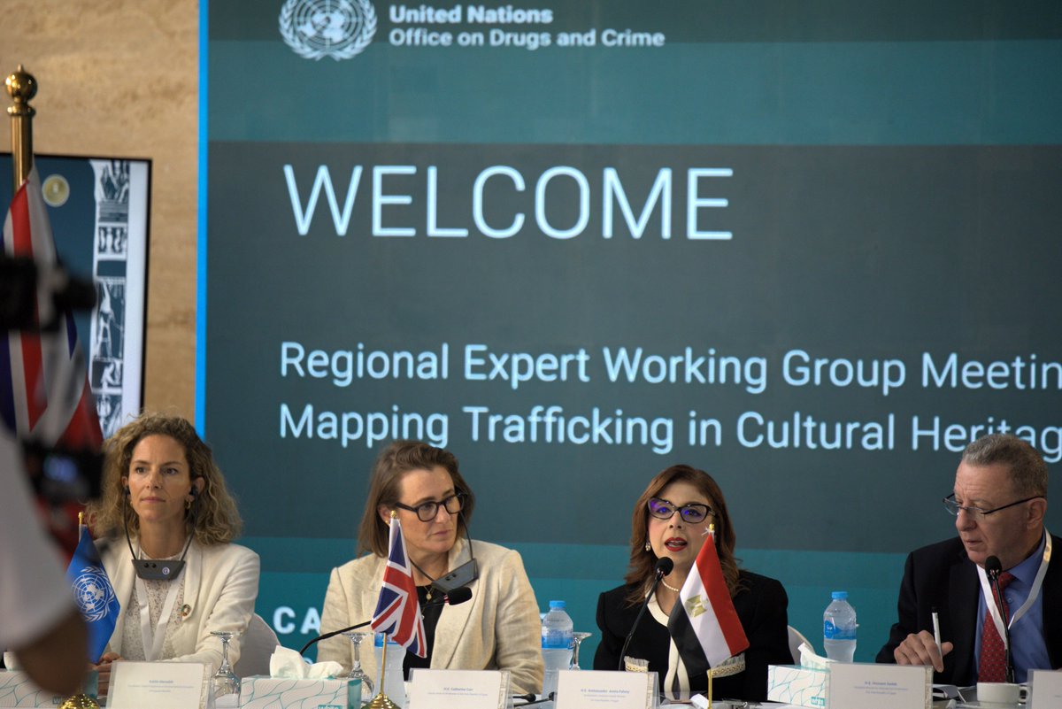 UNODC_ROMENA's tweet photo. منطقة واحدة، تحدٍّ واحد: متحدون ضد #الاتجار_بالتراث_الثقافي
استضافت #القاهرة اجتماعا إقليميا للخبراء، تنظمه🇪🇬و @UNODC بدعم من 🇬🇧@DCMS
🤝اجتمع خبراء اقليميين ودوليين لبحث سبل مكافحة الاتجار بالتراث الثقافي وانتاج عدة مخرجات رئيسية، منها:
⚖️تعزيز التحقيقات والملاحقات القضائية
🗺️ تقرير إقليمي لرسم خرائط الاتجار
🌐خارطة طريق لدعم التعاون
📄https://t.co/ndc8tzAGSE