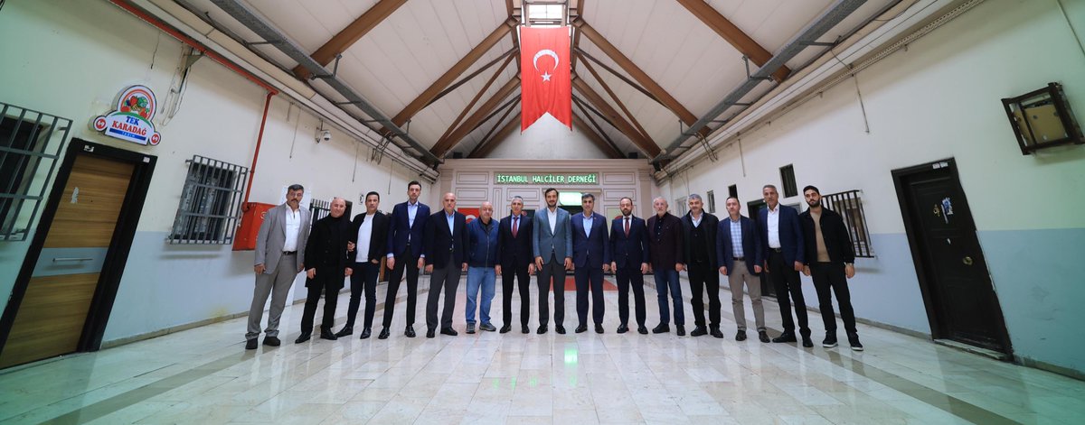 İl Başkanımız Sn. <a href="/abdullahozdemir/">Abdullah Özdemir</a> ile birlikte
sabaha karşı mesaiye başlayan Bayrampaşa Sebze ve Meyve Hali esnafımızı ziyaret ettik. 

Bizleri samimi bir muhabbetle karşılayan kıymetli esnaf kardeşlerimizle güzel bir sohbet gerçekleştirdik, dertlerini ve taleplerini dinledik.