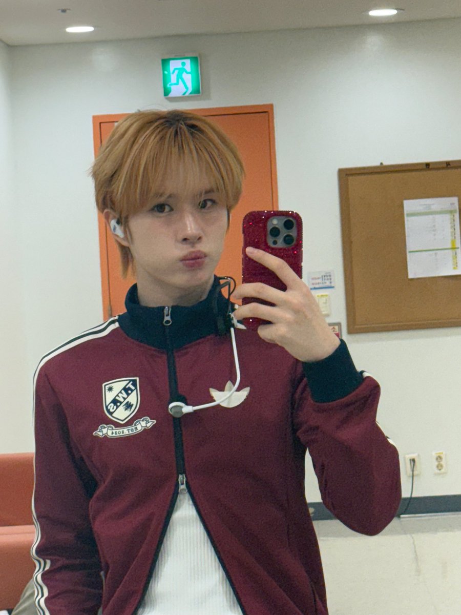 ㅤㅤ
The kind of gratitude and warm that fills the air like light a day.  Big thanks for laughter, for good memories, and for every 42s whose voices echoed the loudest today ♡₊˚🫧 let’s keep running happily together through this promotion too ෆ₊˚ෆ
ᅠ