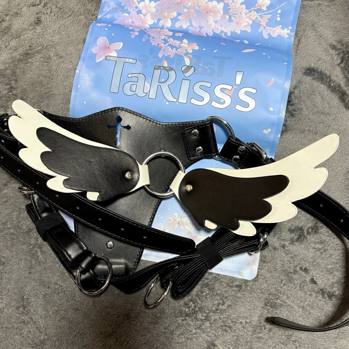 ネむ (@munyamunyacat) on Twitter photo TaRiss's様より <a href="/tariss_s/">TaRiss's 公式チャンネル</a> 😈🖤
超可愛いペニスバンドをご提供頂きました〜✝️🖤♥️前の十字架と、お尻側の羽が可愛すぎて惚れました!!!
次の撮影はコレ着用します💋 TaRiss's様より <a href="/tariss_s/">TaRiss's 公式チャンネル</a> 😈🖤
超可愛いペニスバンドをご提供頂きました〜✝️🖤♥️前の十字架と、お尻側の羽が可愛すぎて惚れました!!!
次の撮影はコレ着用します💋