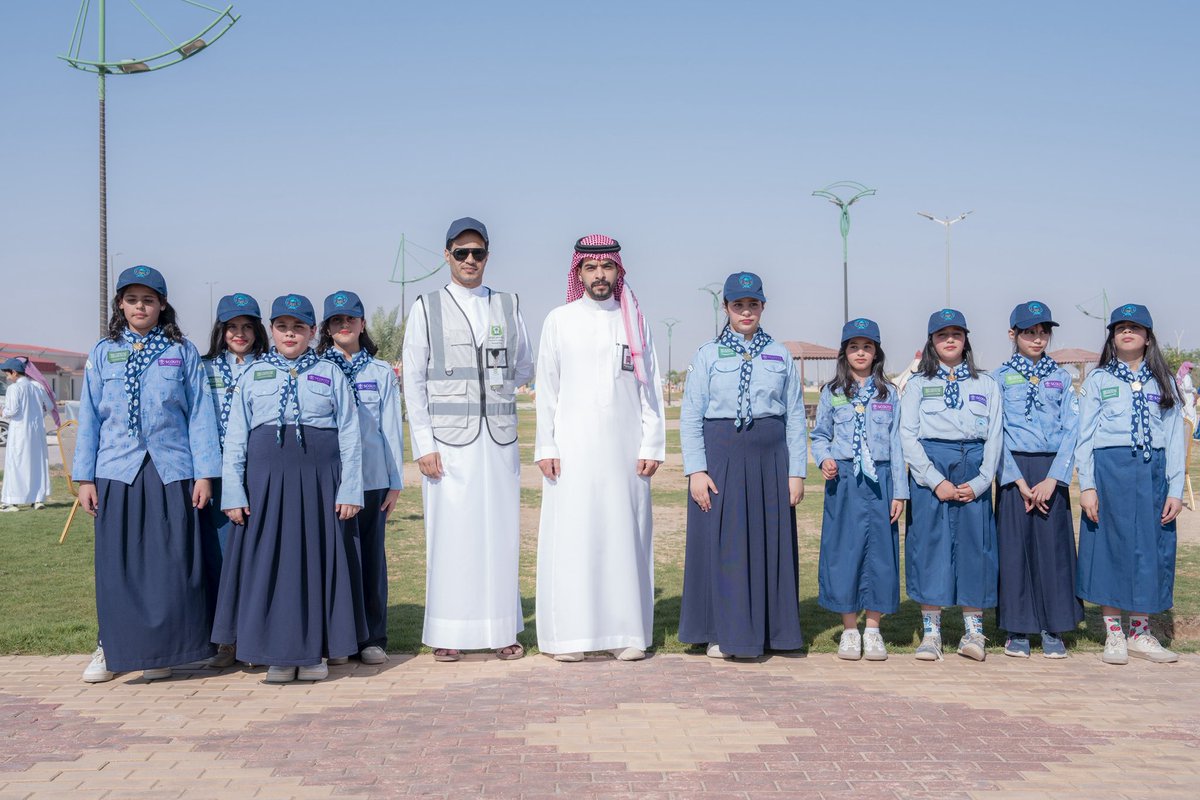 مشاركة جميلة لجيل واعد وقادم في حملة تشجير مدينة #القيصومة
شاركوا بحماس في زراعة الأشجار، وغرسوا حب البيئة في قلوبهم منذ الصغر 
#بلدية_القيصومة
#أمانة_حفرالباطن