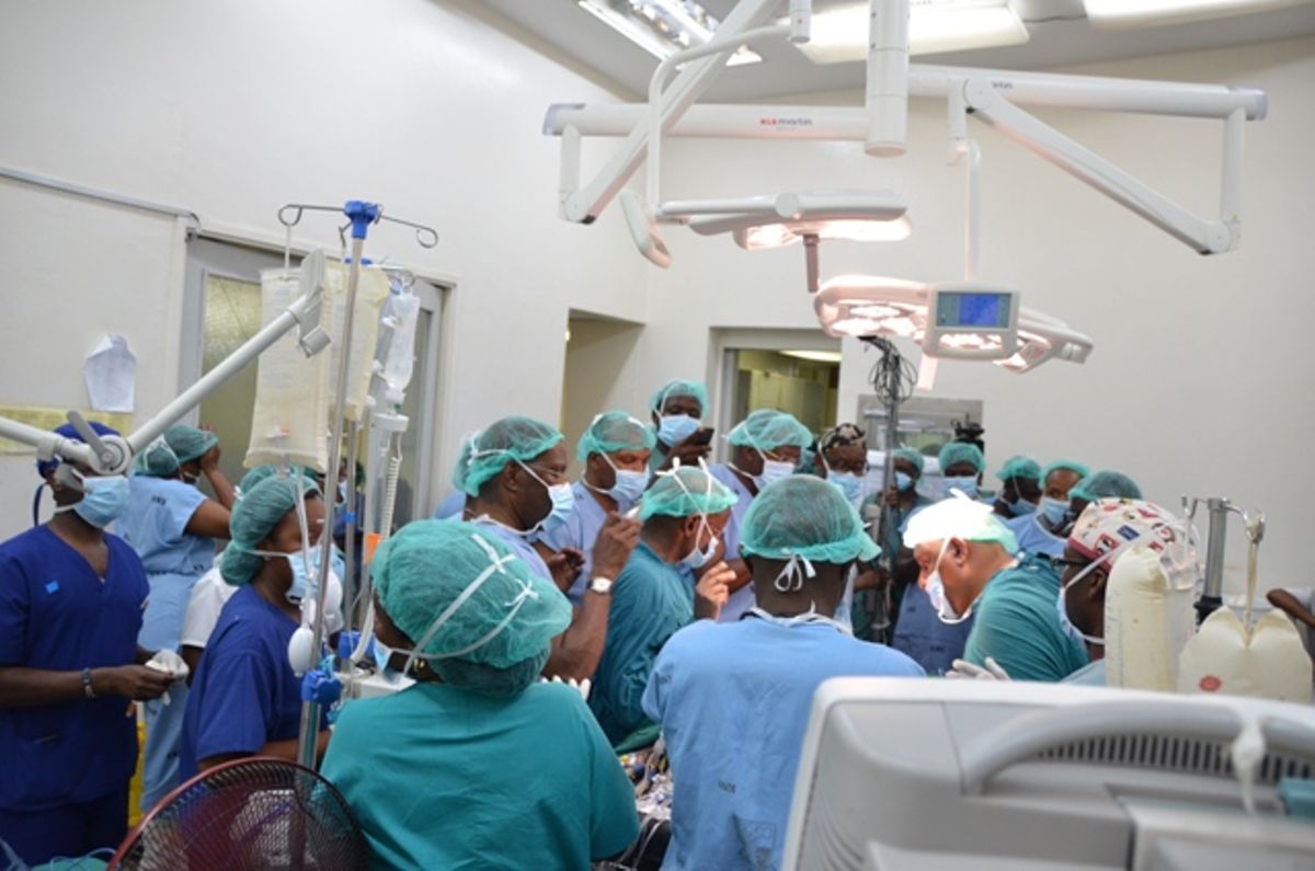 AfricaFactsZone's tweet image. Kenyan Doctors have performed the world’s largest breast reduction surgery at Kenyatta National Hospital. 
They removed 20.86 kg of tissue from a 17-year-old girl suffering from gigantomastia.
There removed tissue accounted for 37% of her total body weight.