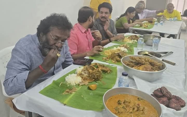 HelloKavitha's tweet image. எச்சசோறு திங்கற நாய்க்கு பேச்ச பாத்தியா🤧
