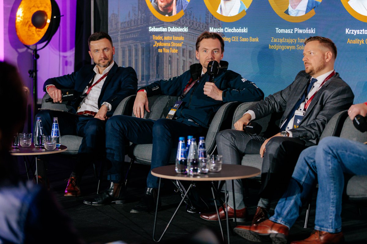 SolutionOneFund's tweet photo. Analiza techniczna jest jak palenie papierosów – poprawia samopoczucie, ale nie wyniki.💡

Tak o skuteczności analiz i statystyki w tradingu mówił Tomasz Piwonski - @tompiwon, zarządzający Funduszem Solution One, podczas Invest Cuffs Warsaw.

#InvestCuffs #SolutionOne #Trading #Inwestowanie #giełda #rynki